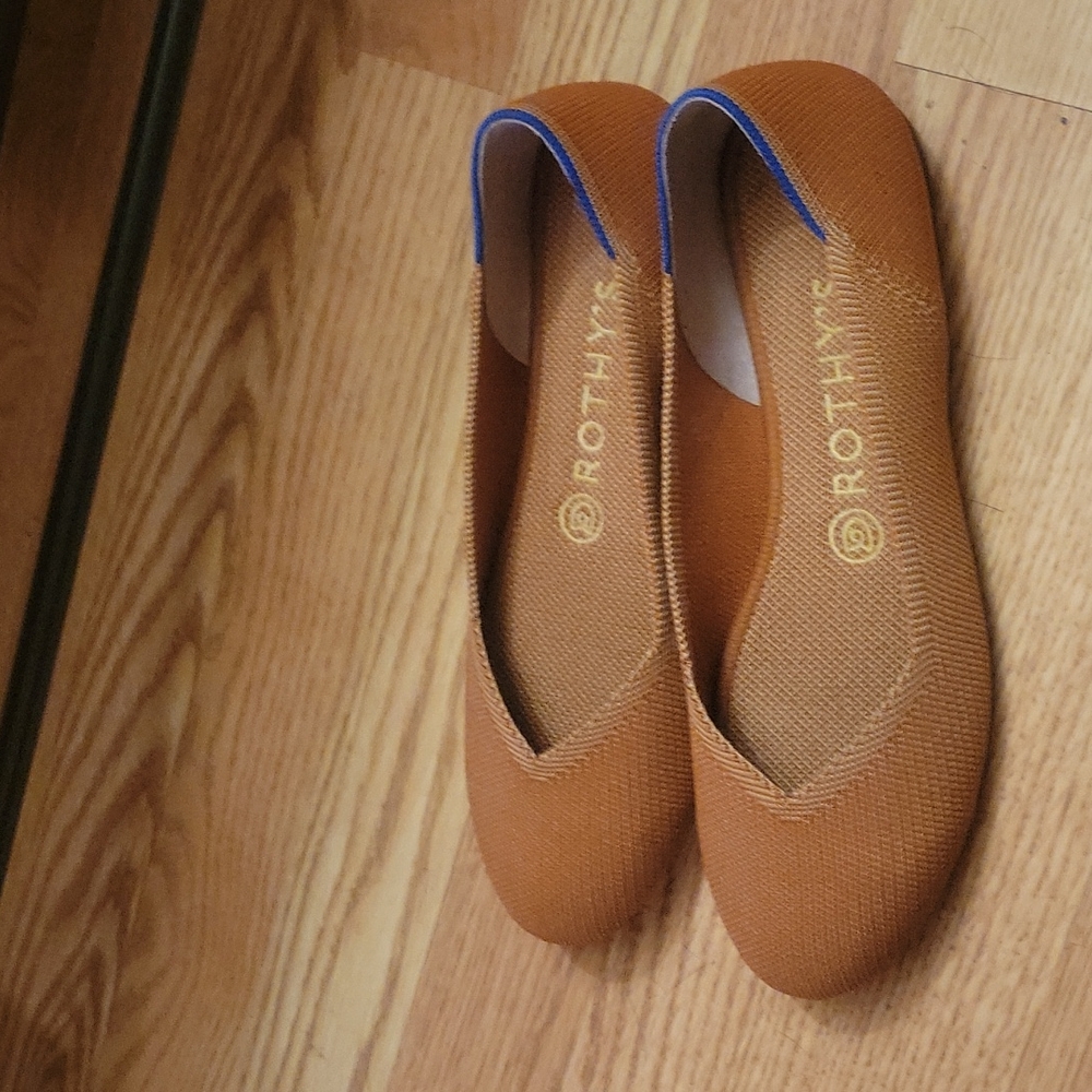 Fawn Rothy's size 7.5